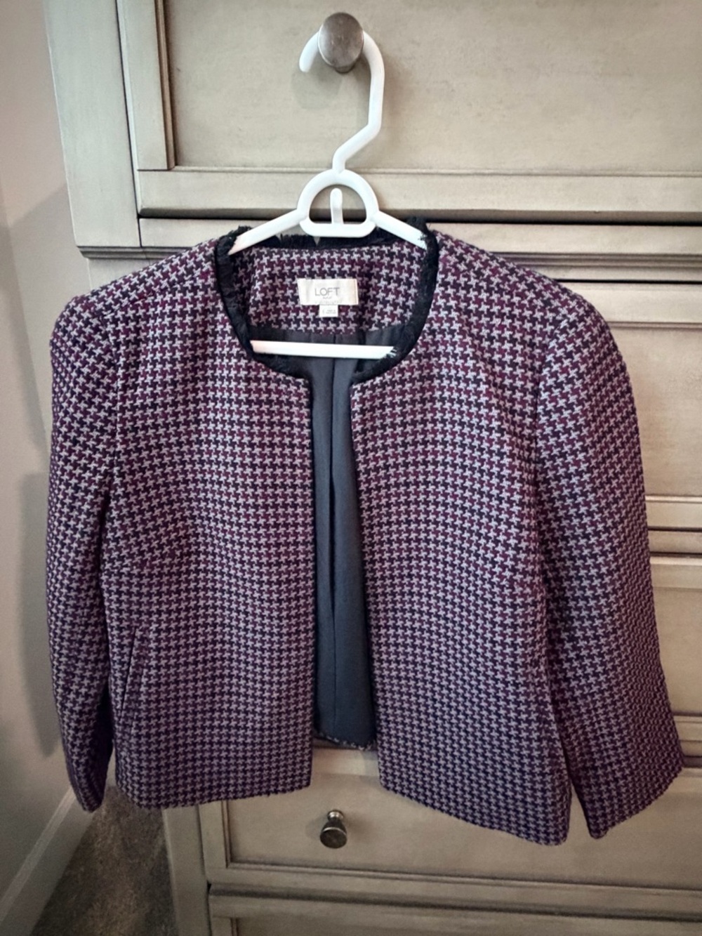LOFT Women's burgundy & Black Houndstooth Collarless Jacket Size Small 3/4